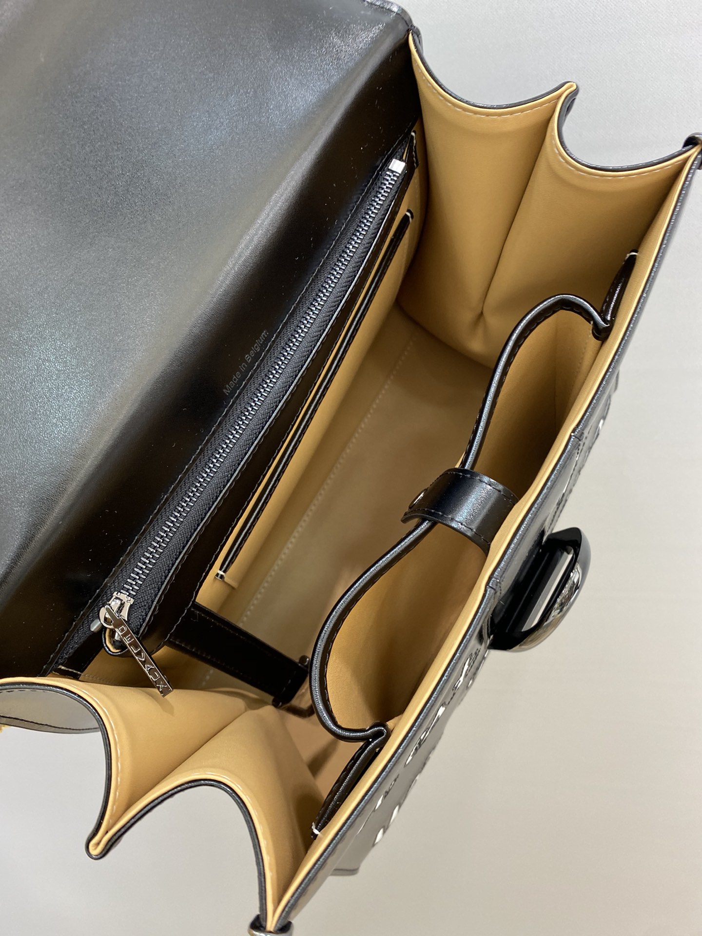 델보 레터링 브리앙 박스백 미듐